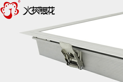 廠家直銷火樹銀花定制彈簧扣入式平板燈led直發(fā)光面板燈200x1200